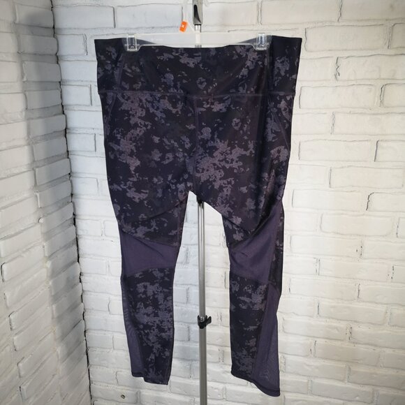 Under Armour Ladies Size XL Purple & Silver Compression Heat Gear Leggings - Picture 2 of 8